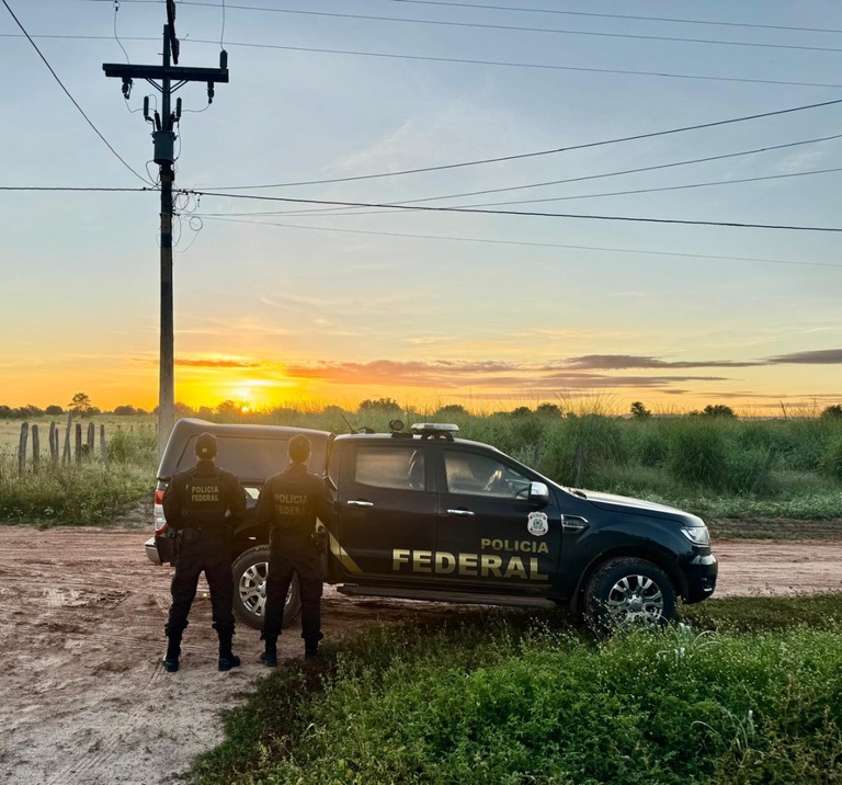 Polícia Federal durante operação contra abuso sexual infantil realizada em Angical, no oeste da Bahia