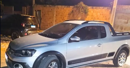 Viatura da Polícia Militar durante recuperação de veículo com restrição de roubo em Bom Jesus da Lapa