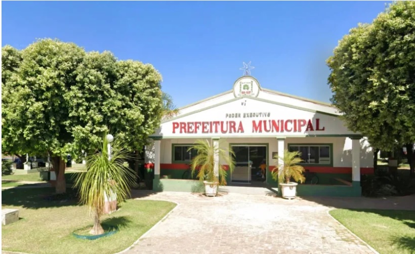 Fachada da Prefeitura de Buritirama destacando abertura de vagas na área da saúde