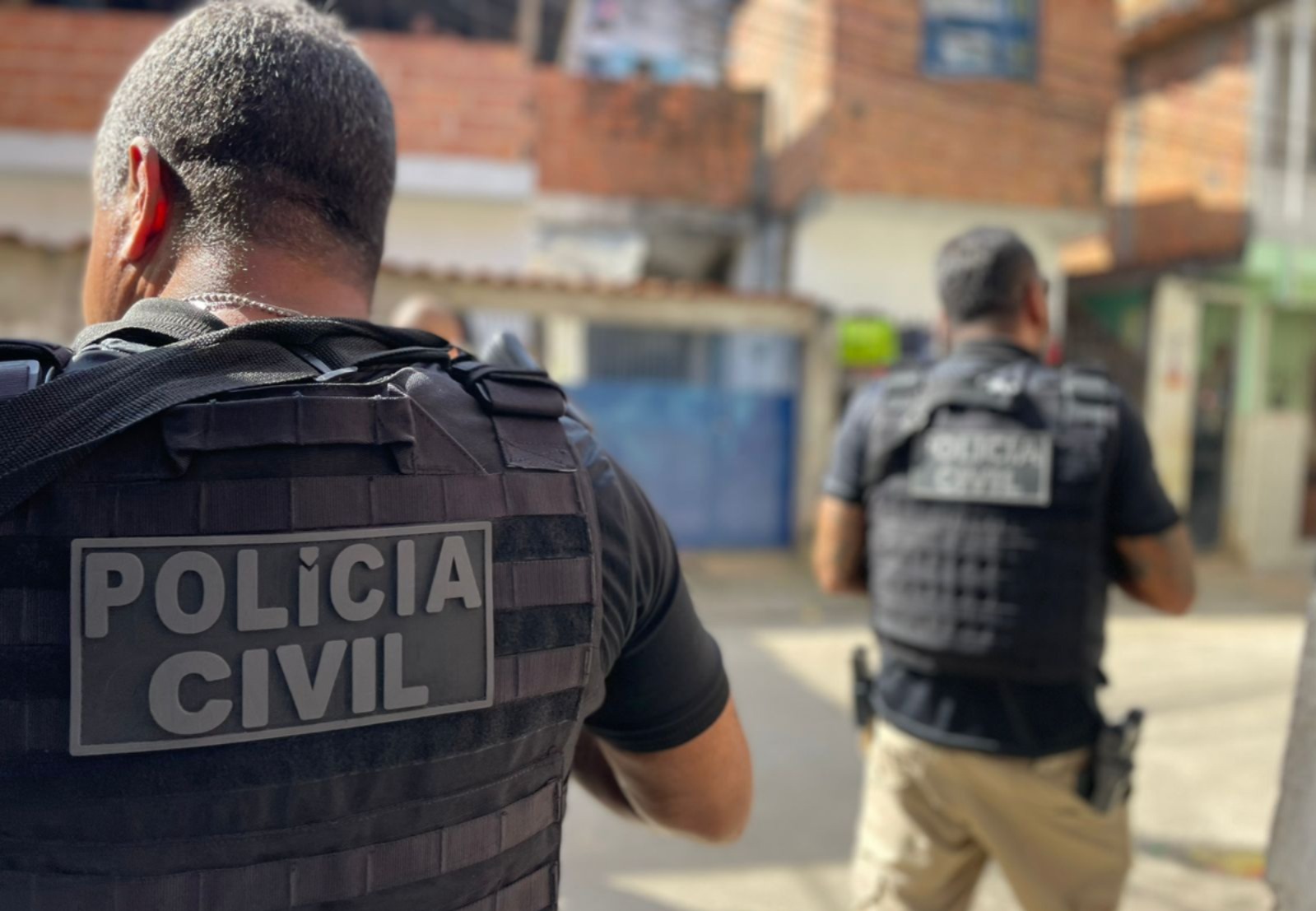 Polícia Civil durante operação que resultou na prisão de suspeito de homicídio em Serra do Ramalho, no oeste da Bahia