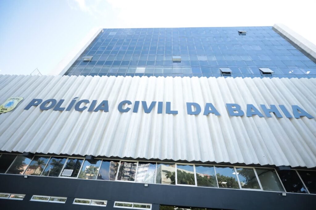 Policiais civis durante operação que resultou na prisão de suspeitos de tentativa de latrocínio no oeste da Bahia