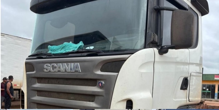 Caminhão Scania branco recuperado pela CIPE Cerrado durante ação policial em Luís Eduardo Magalhães