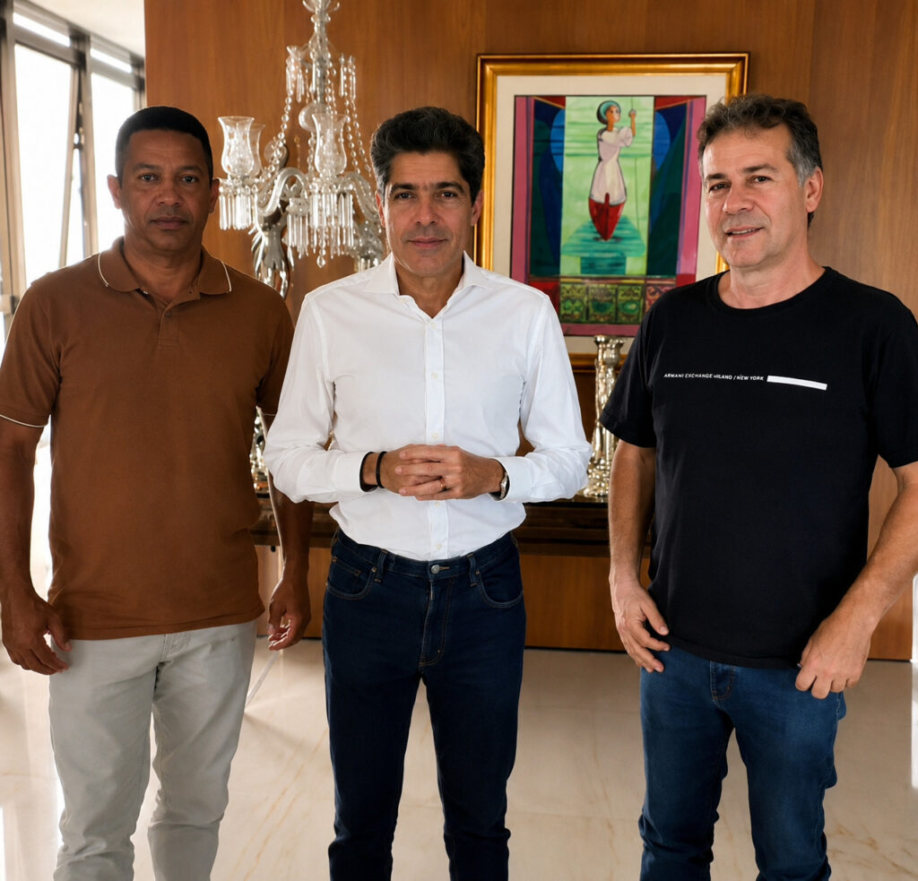 Ascir Leite, ACM Neto e lideranças políticas durante reunião sobre desenvolvimento de Ipupiara e da Bahia.