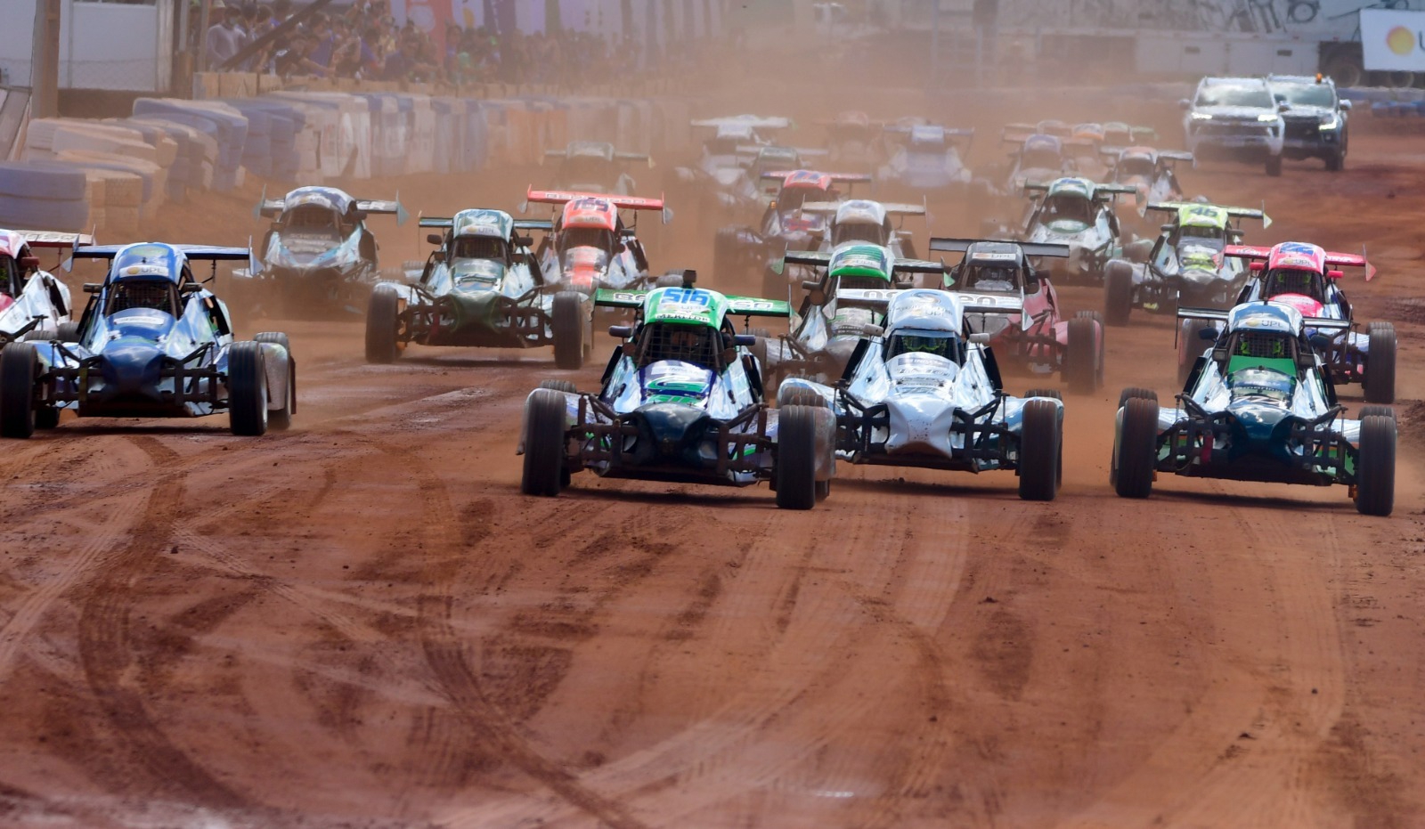Pilotos aceleram no Autódromo Junior Poletto durante abertura do Autocross Brasil 2026 em Luís Eduardo Magalhães
