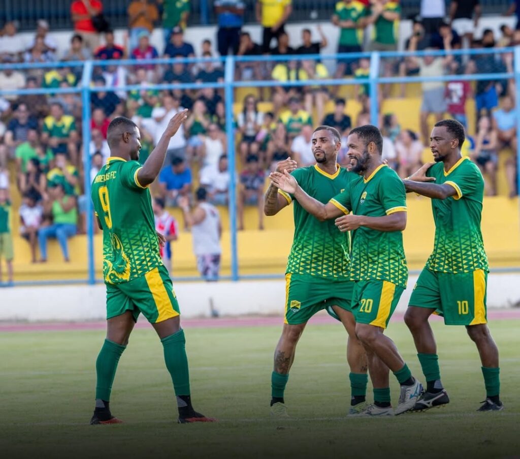 Jogadores do Barreiras Futebol Clube treinando para estreia no Baianão Série B 2026 no Estádio Geraldo Pereira