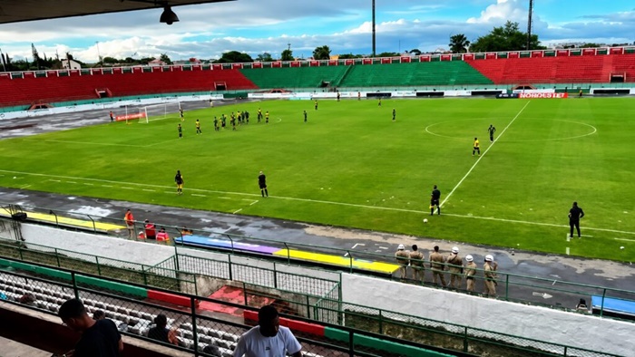 Jogadores do Barreiras Futebol Clube comemoram vitória sobre o Grapiúna pela Série B do Campeonato Baiano.