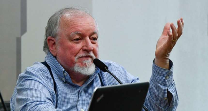 Público acompanha palestra durante o Conexão Agro 2026 em Luís Eduardo Magalhães, evento promovido pelo Sicredi com debates sobre clima, safra e agronegócio.