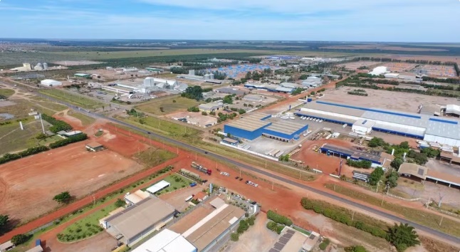 Empresas instaladas no Centro Industrial do Cerrado em Luís Eduardo Magalhães impulsionam o crescimento econômico e industrial da região Oeste da Bahia.