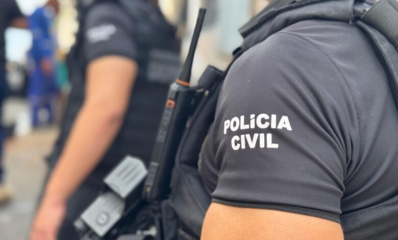 Polícia Civil durante operação que prendeu investigado por estupro de vulnerável em Correntina