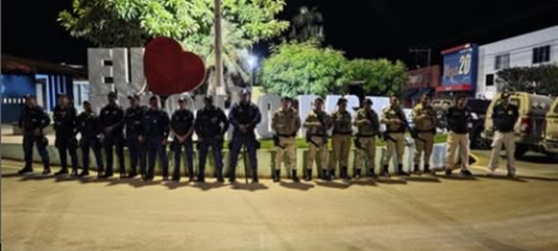 Viaturas da Polícia Militar, Polícia Civil e Guarda Municipal durante operação integrada de segurança em Riachão das Neves, no oeste da Bahia.
