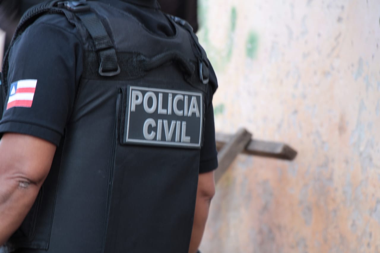 Polícia Civil da Bahia durante operação que prendeu suspeito de estupro de vulnerável em Canápolis