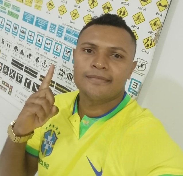 Movimentação de equipes de resgate, Polícia Militar e Departamento de Polícia Técnica após acidente fatal no bairro Vila Rica, em Barreiras.