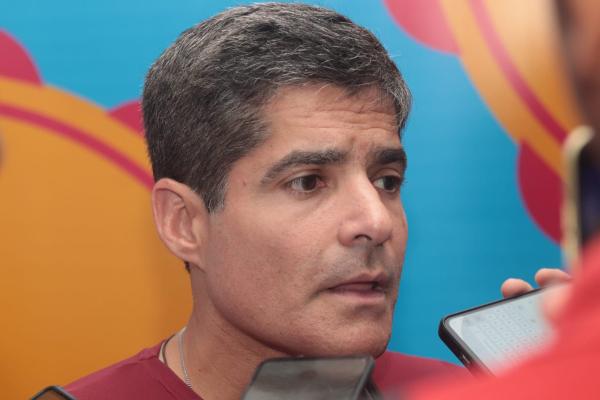 ACM Neto durante visita à Bahia Farm Show comentando o incidente envolvendo a aeronave que o transportava.