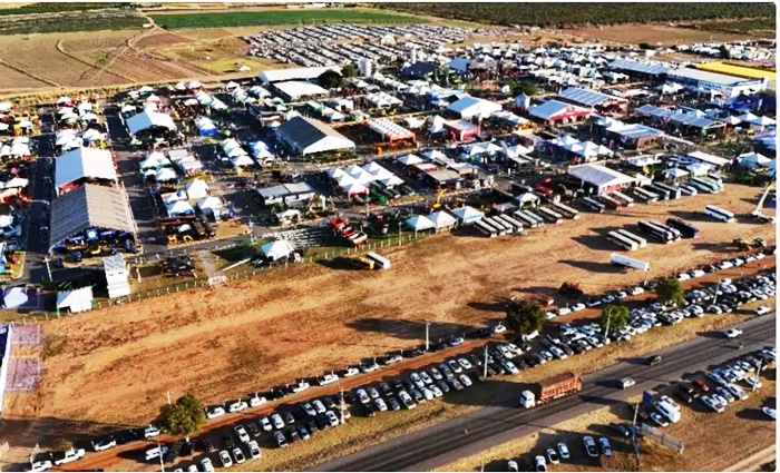 Participantes acompanham atividades da Arena Sebrae Startups durante a Bahia Farm Show 2026, com apresentações de soluções tecnológicas e debates sobre inovação no agronegócio.