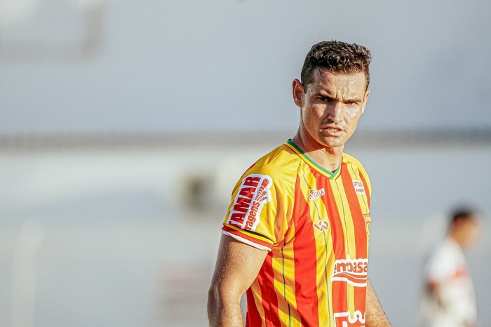 Jogadores de Juazeirense e Jacuipense após a eliminação na Série D do Campeonato Brasileiro.
