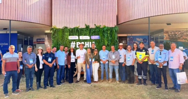 Autoridades e empresários acompanham apresentação de projetos imobiliários de Barreiras durante a Bahia Farm Show 2026 em Luís Eduardo Magalhães.