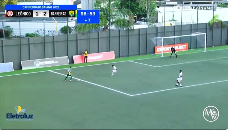 Jogadores do Barreiras FC comemoram vitória sobre o Leônico e a classificação antecipada para as semifinais da Série B do Campeonato Baiano 2026.