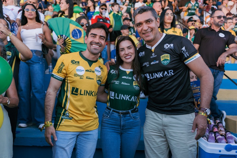 Cinthya Marabá participa de reunião com lideranças em Barreiras e acompanha partida do Barreiras Futebol Clube ao lado de autoridades municipais.