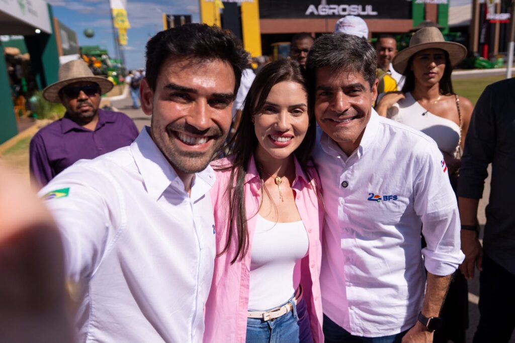 Cinthya Marabá participa da Bahia Farm Show 2026 ao lado de lideranças políticas durante agenda em Luís Eduardo Magalhães.