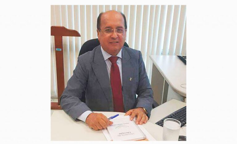 Sessão do Tribunal de Contas dos Municípios da Bahia que recomendou a rejeição das contas de 2024 do ex-prefeito de Buritirama, Arival Marques Viana.