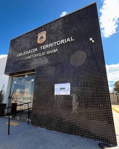 Viatura da Polícia Militar durante operação que resultou na prisão de um foragido da Justiça em Cristópolis.