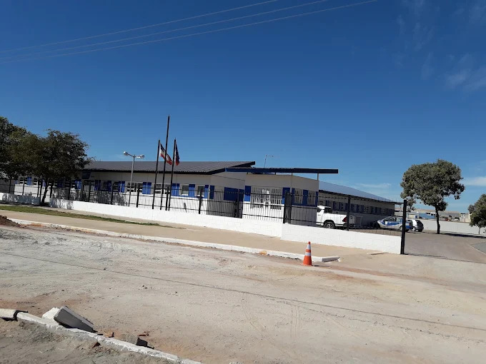 Polícia Militar durante atendimento de ocorrência envolvendo disparo acidental de arma de fogo em Luís Eduardo Magalhães.