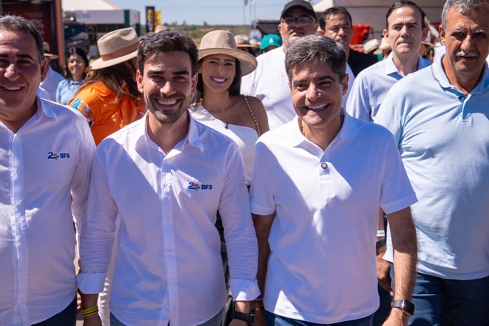 Júnior Marabá, ACM Neto e lideranças políticas durante visita aos estandes da Bahia Farm Show 2026 em Luís Eduardo Magalhães.