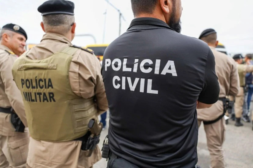 Agentes de segurança realizam abordagens durante a Operação LEM em Paz em Luís Eduardo Magalhães.