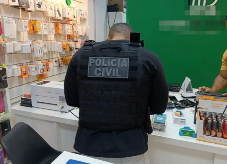 Polícia Civil apresenta celulares recuperados durante a Operação Mobile 360º em Luís Eduardo Magalhães, no Oeste da Bahia.