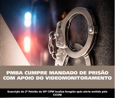 Policiais militares durante ação que resultou no cumprimento de mandado de prisão após identificação por videomonitoramento em Serra Dourada, no oeste da Bahia.