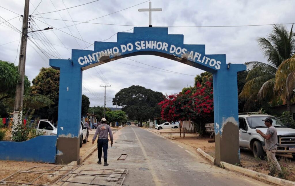 Equipes da Prefeitura de Barreiras realizam serviços de infraestrutura no Cantinho do Senhor dos Aflitos antes da romaria.