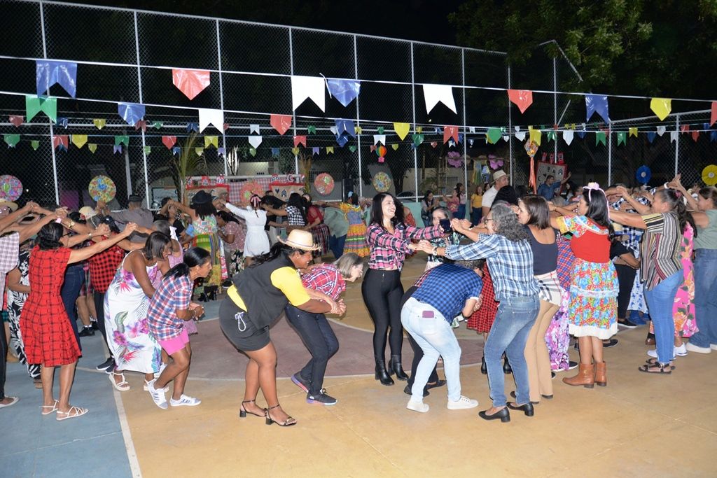 Idosos participam de atividades juninas durante o São João Inter CRAS em Barreiras.