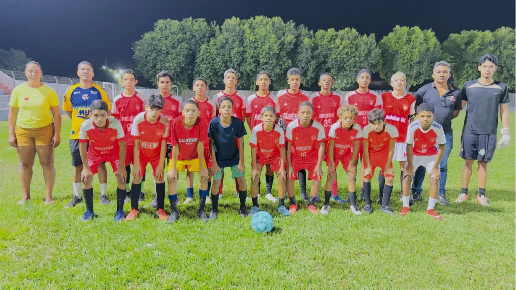Jogadores da Seleção Sub-15 de Formosa do Rio Preto comemoram classificação para a Copa 2 de Julho.