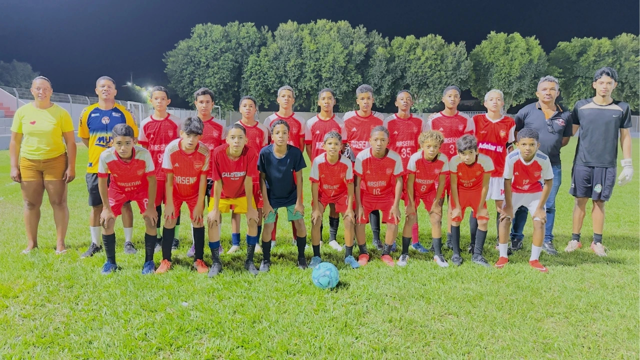 Jogadores da Seleção Sub-15 de Formosa do Rio Preto comemoram classificação para a Copa 2 de Julho.
