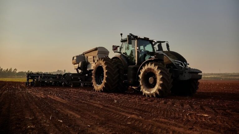 Fachada da nova concessionária da Valtra em Luís Eduardo Magalhães, no Oeste da Bahia, voltada ao atendimento de produtores rurais dos setores de grãos, algodão e pecuária.