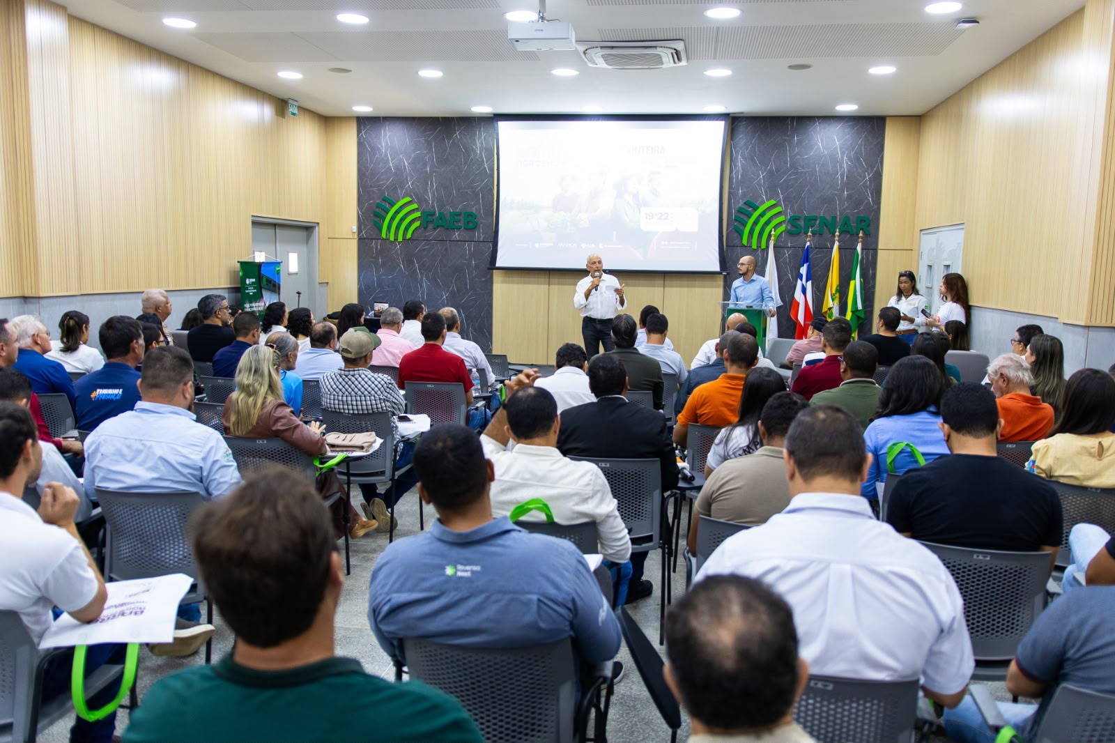 Autoridades, produtores rurais, empresários e representantes do agronegócio participam do lançamento da Barra AgroShow 2026 no Centro de Capacitação Regional do Sistema Faeb/Senar, em Irecê.