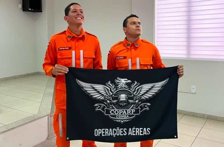 Militares do 20º Batalhão de Bombeiros Militar durante treinamento com drones em Barreiras, no Oeste da Bahia.