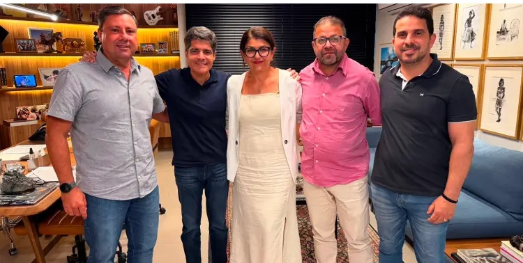 ACM Neto recebe apoio da ex-presidente do PT em Jeremoabo, Maria das Dores Serafim, durante reunião em que foram discutidas demandas para saúde, juventude e agricultura familiar na Bahia.