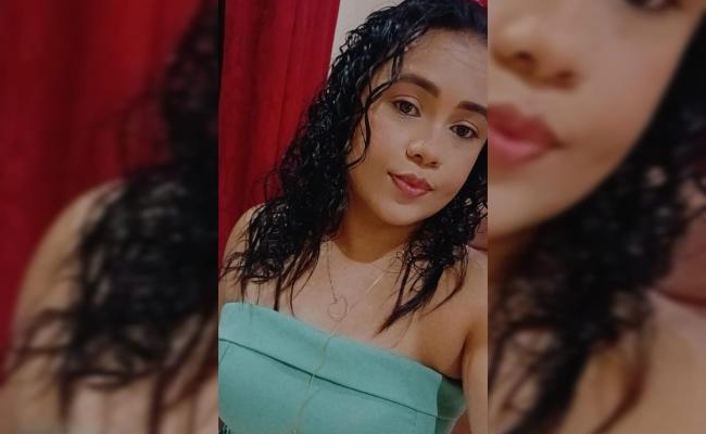 Larissa dos Anjos Sousa, de 25 anos, internada no Hospital Regional de Irecê enquanto aguarda regulação para iniciar tratamento contra carcinoma de intestino.
