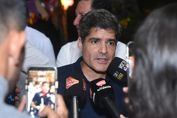 ACM Neto durante evento político em meio às discussões sobre a possível neutralidade da União Progressista nas eleições presidenciais de 2026.