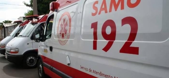 Equipes do SAMU e da SUTRANS atendem ocorrência de acidente entre carro e motocicleta em cruzamento de Luís Eduardo Magalhães.