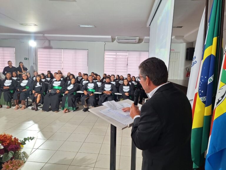 Formandos dos cursos técnicos em Agricultura e Zootecnia durante cerimônia realizada na sede da Aiba, em Barreiras, no Oeste da Bahia.