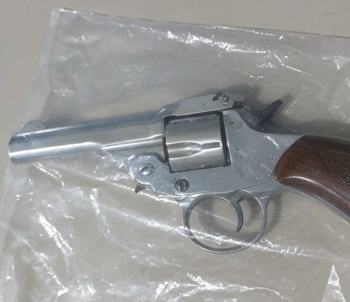 Polícia Militar realiza prisão de homem por porte ilegal de arma de fogo em Brejolândia, no oeste da Bahia.