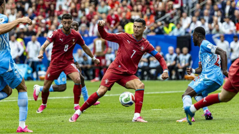 Arte com os confrontos desta quinta-feira pela Copa do Mundo, destacando os jogos entre Espanha e Áustria, Portugal e Croácia, além de Suíça e Argélia.