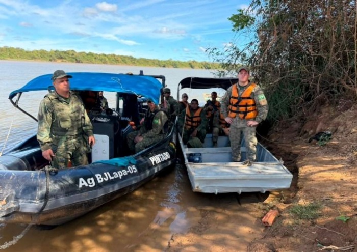 Militares da Marinha do Brasil participam de treinamento de operações ribeirinhas na Ilha da Canabrava, em Bom Jesus da Lapa.