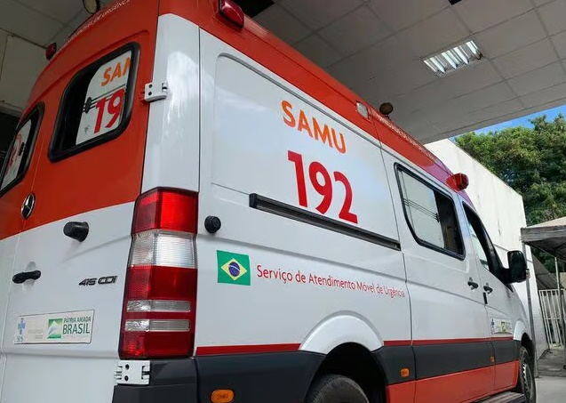 Equipe do SAMU atende motociclista ferido após colisão com caminhonete no cruzamento da Avenida Ayrton Senna com a Rua Piritiba, em Luís Eduardo Magalhães.📷Ilustrativa/Samu