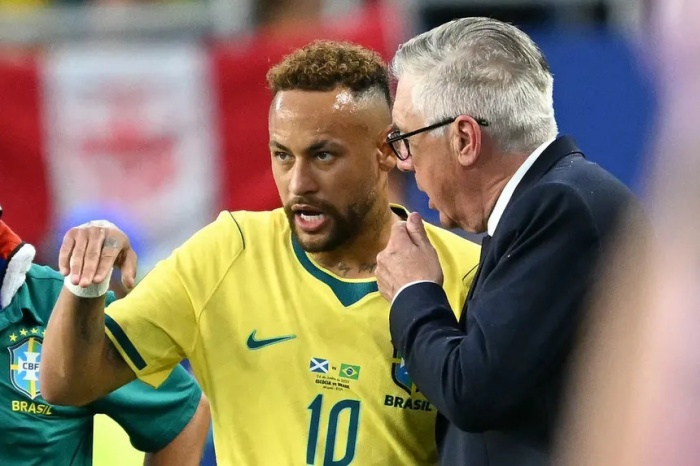 Neymar durante treinamento da Seleção Brasileira antes da partida contra a Noruega pela Copa do Mundo de 2026.