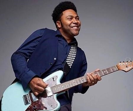 Cantor gospel Thalles Roberto durante apresentação; artista confirmou show no Aviva LEM 2026, em Luís Eduardo Magalhães, no Oeste da Bahia.