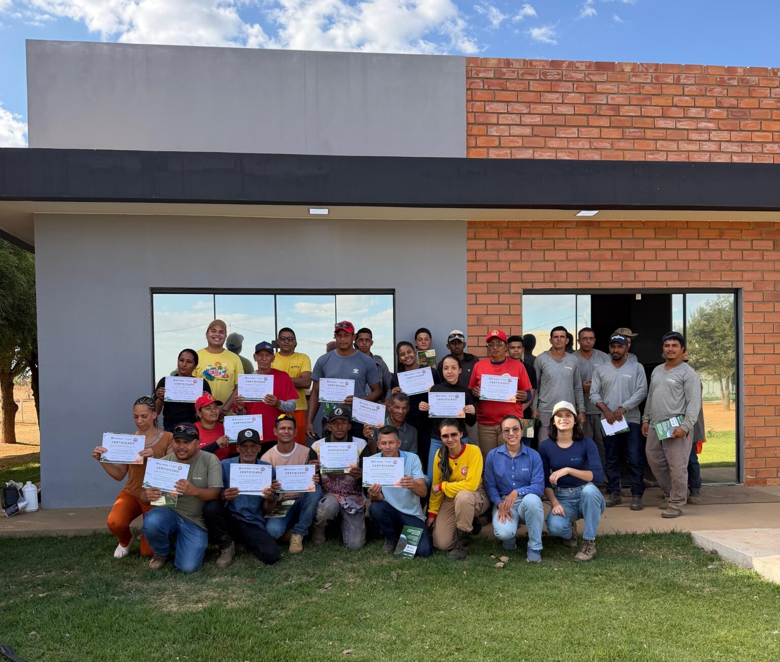 Treinamento de combate a incêndios florestais realizado pela Brigada de Incêndios de São Desidério, em Roda Velha.