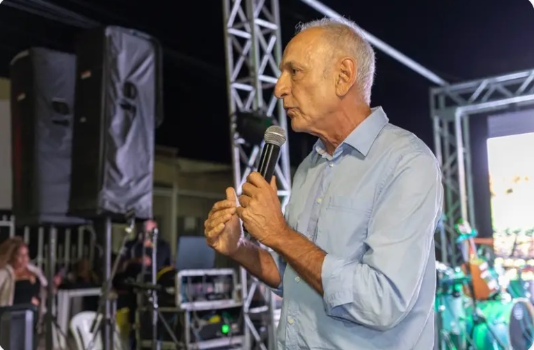 Montagem da estrutura da Barra AgroShow 2026 no complexo Barra Frutos, em Barra, na Bahia.